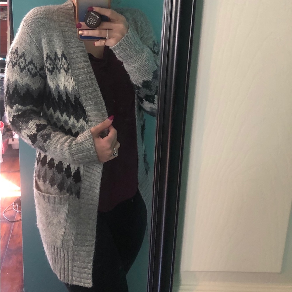 AMERICAN EAGLE SWEATER